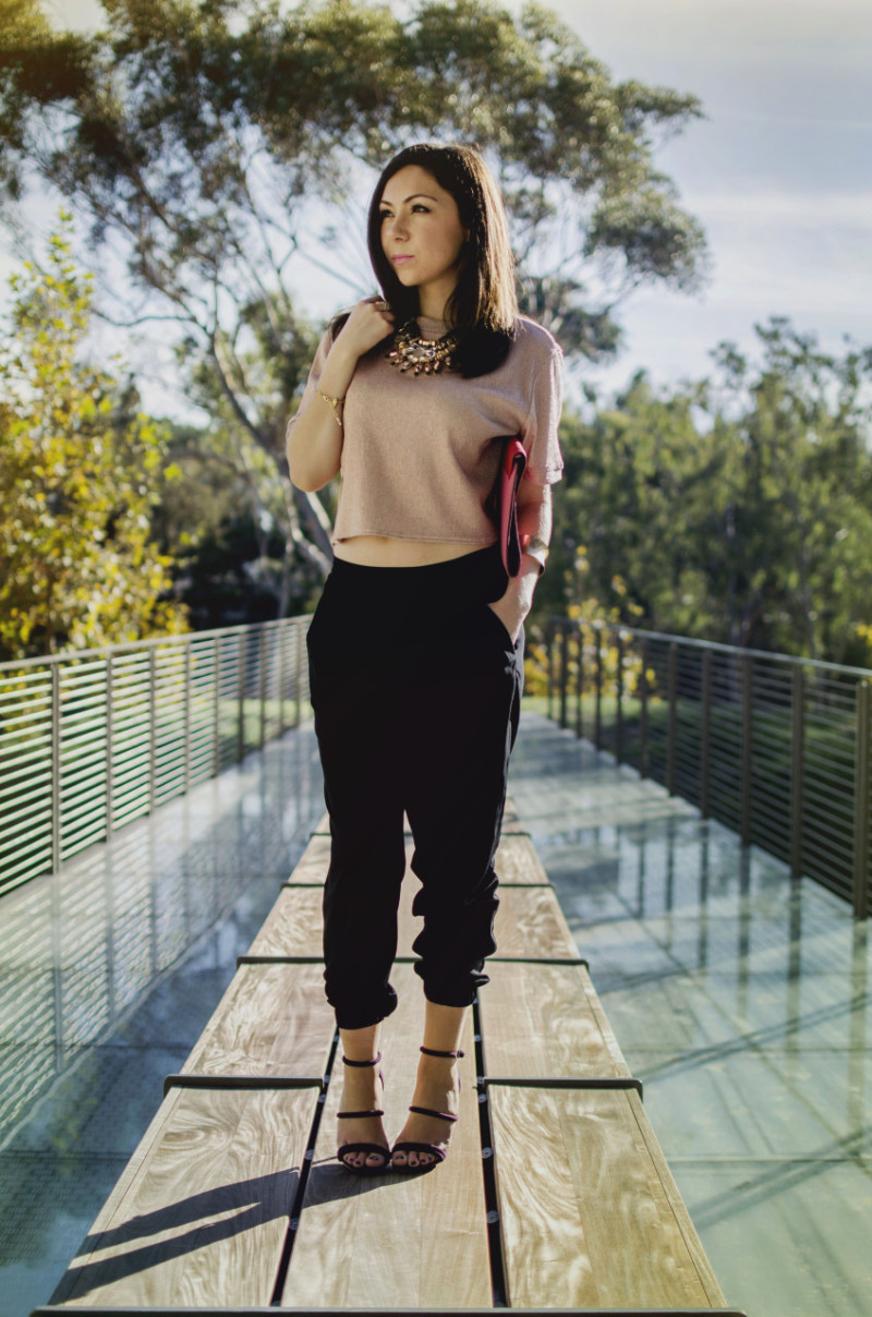 maroon joggers outfit